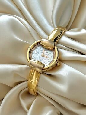 AUTHENTIC VINTAGE GUCCI IRIDESCENT MOTHER-OF-PEARL GOLD WATCH